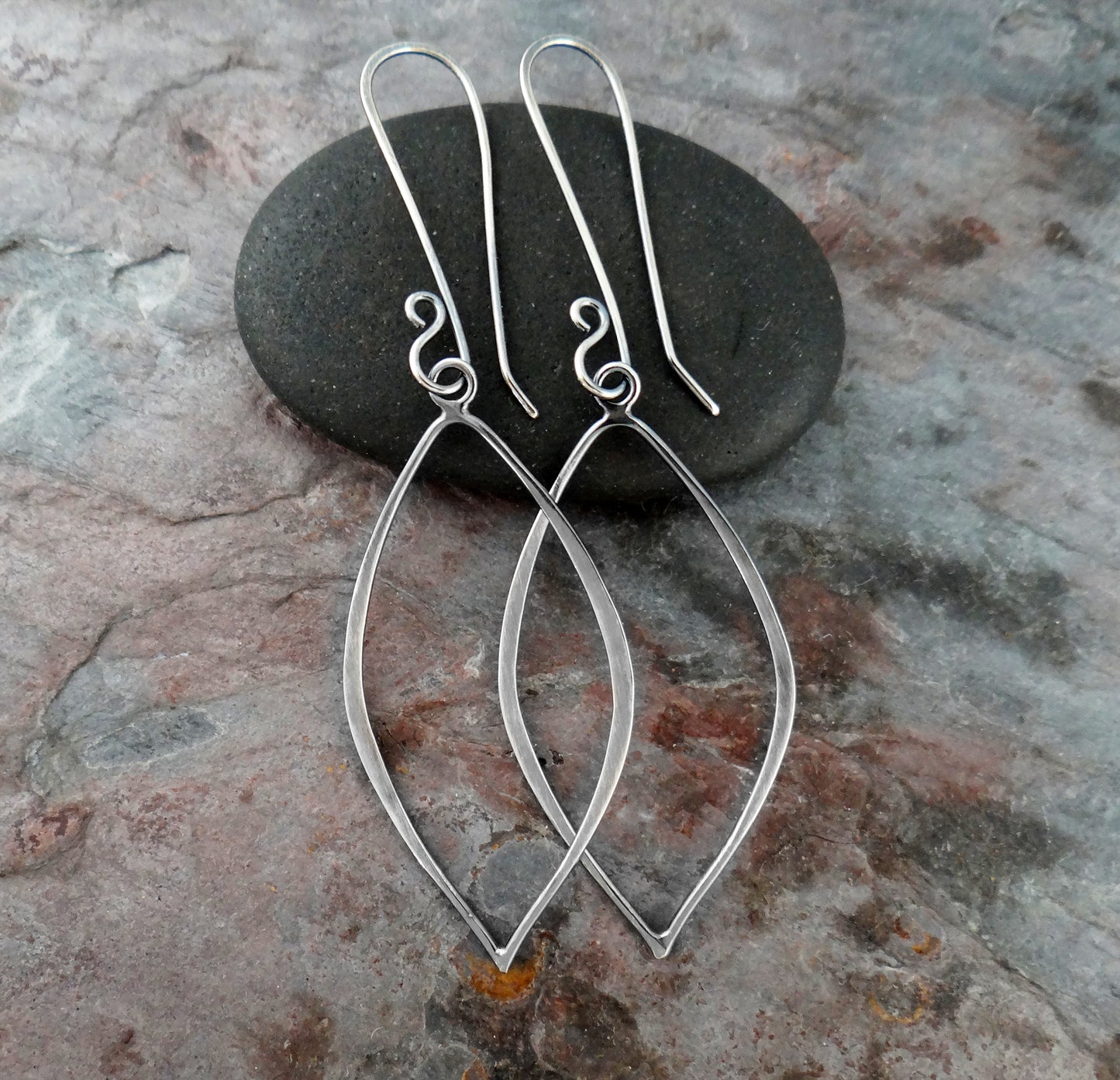 Falling Leaves Minimal Earrings || hand forged sterling silver leaves (7027)