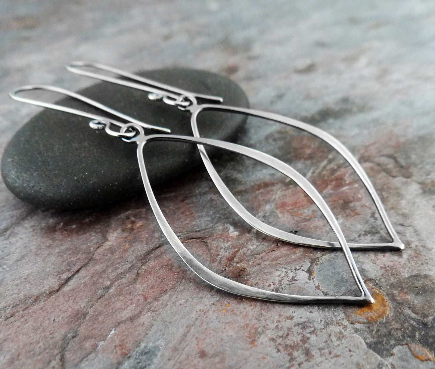 Falling Leaves Minimal Earrings || hand forged sterling silver leaves (7027)