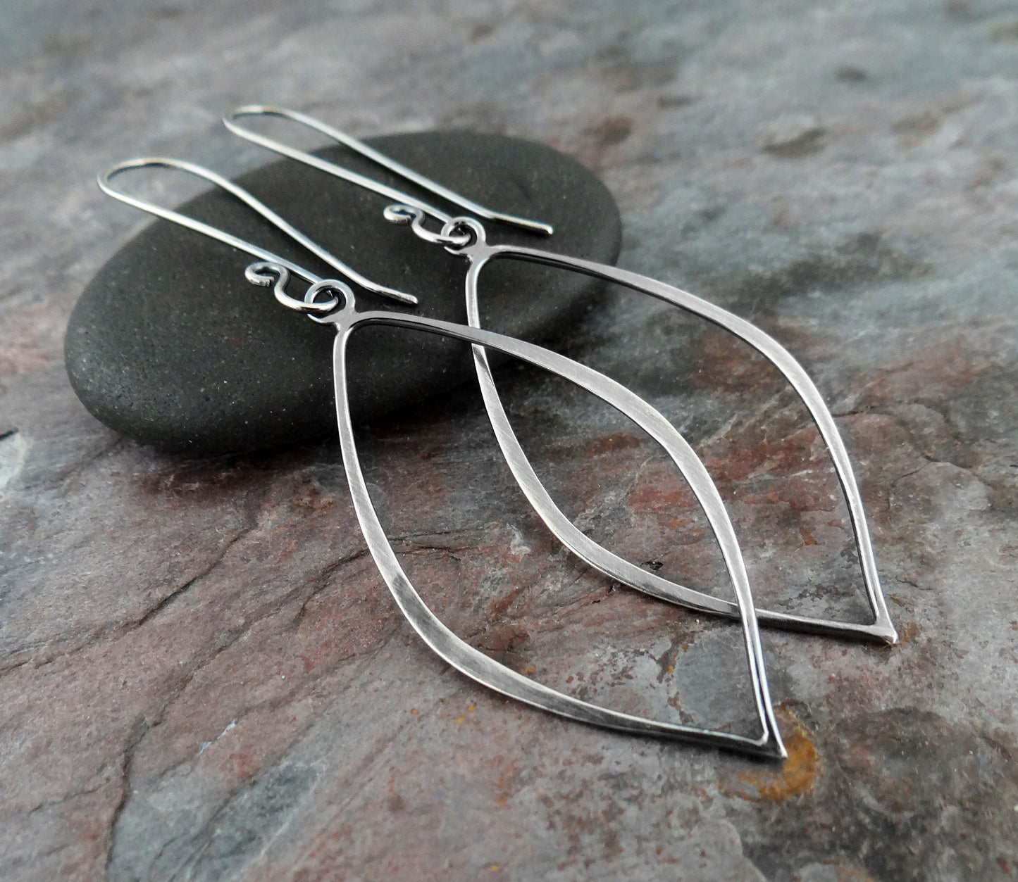 Falling Leaves Minimal Earrings || hand forged sterling silver leaves (7027)