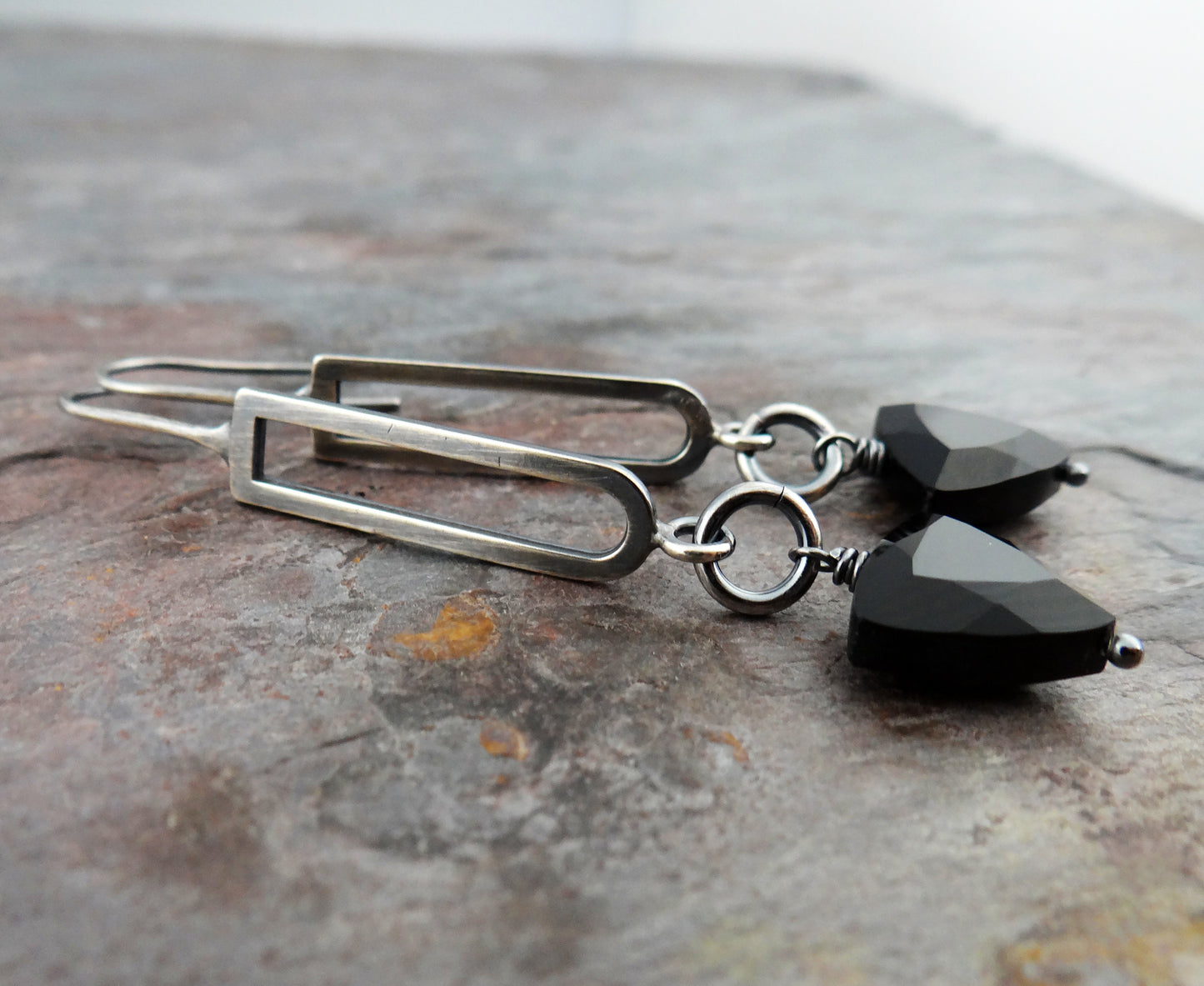 Black Point Earrings || black onyx triangles and oxidized sterling silver (6714)