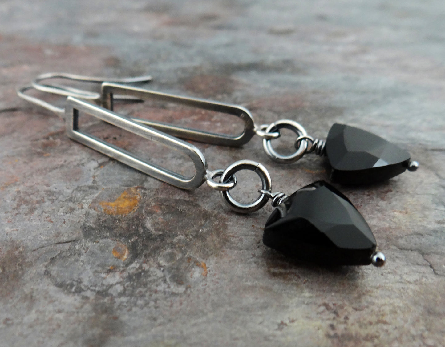 Black Point Earrings || black onyx triangles and oxidized sterling silver (6714)