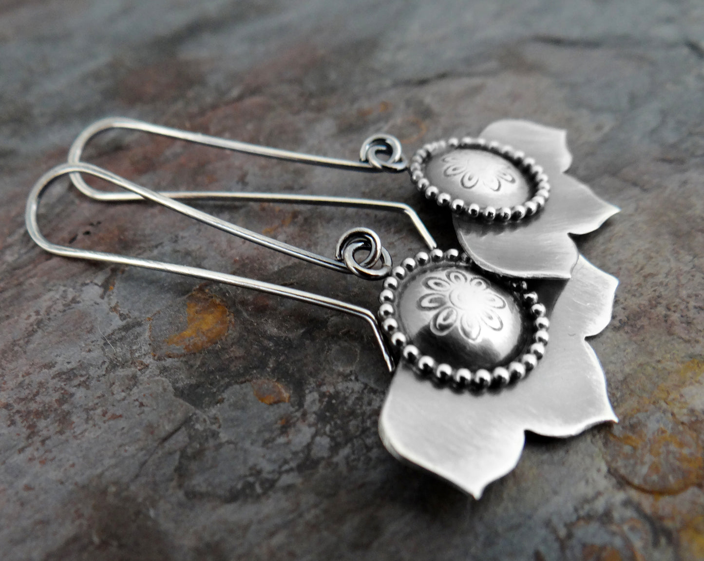 Flower Dangle Earrings || oxidized metalsmith earrings (6977)