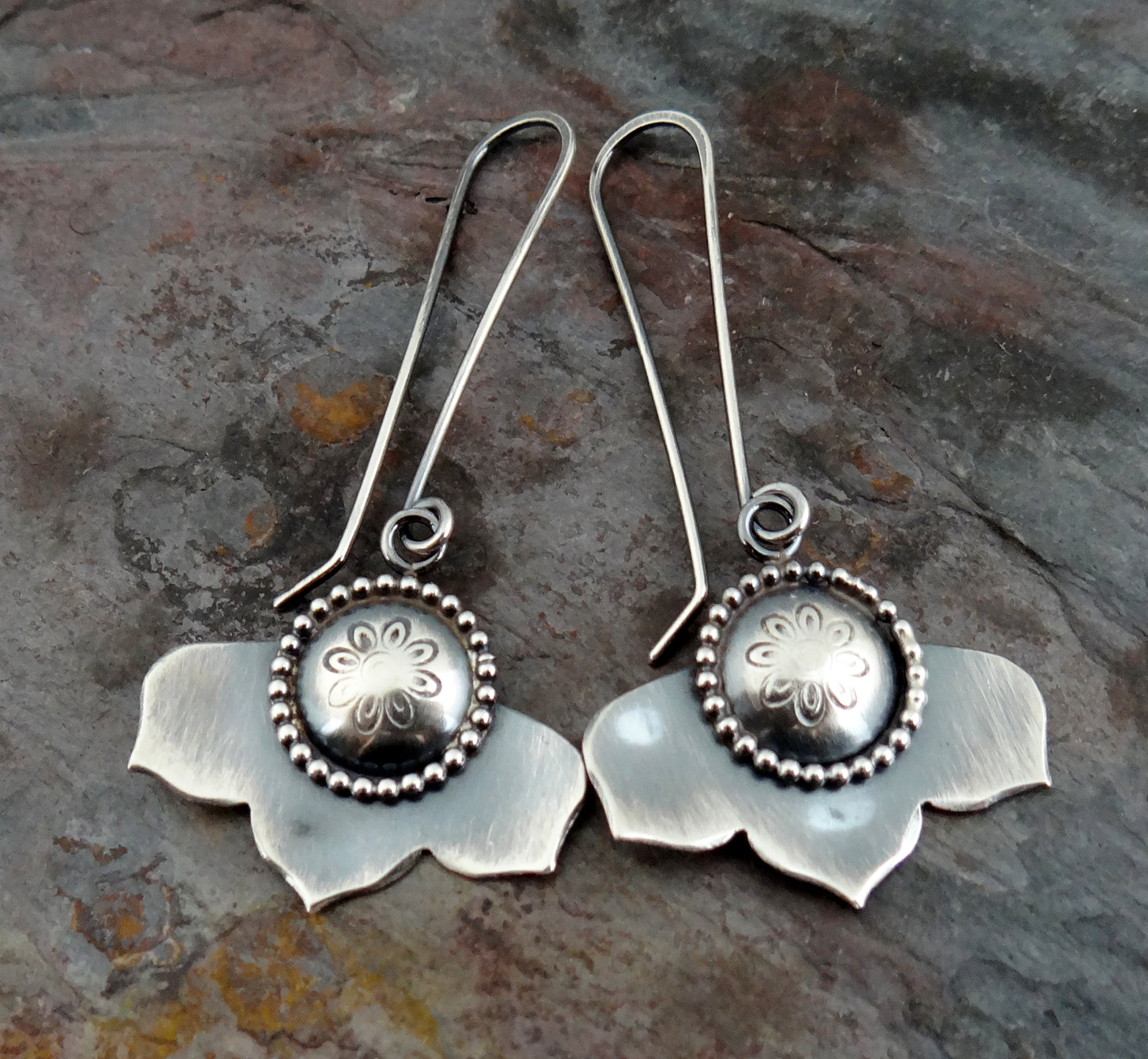 Flower Dangle Earrings || oxidized metalsmith earrings (6977)