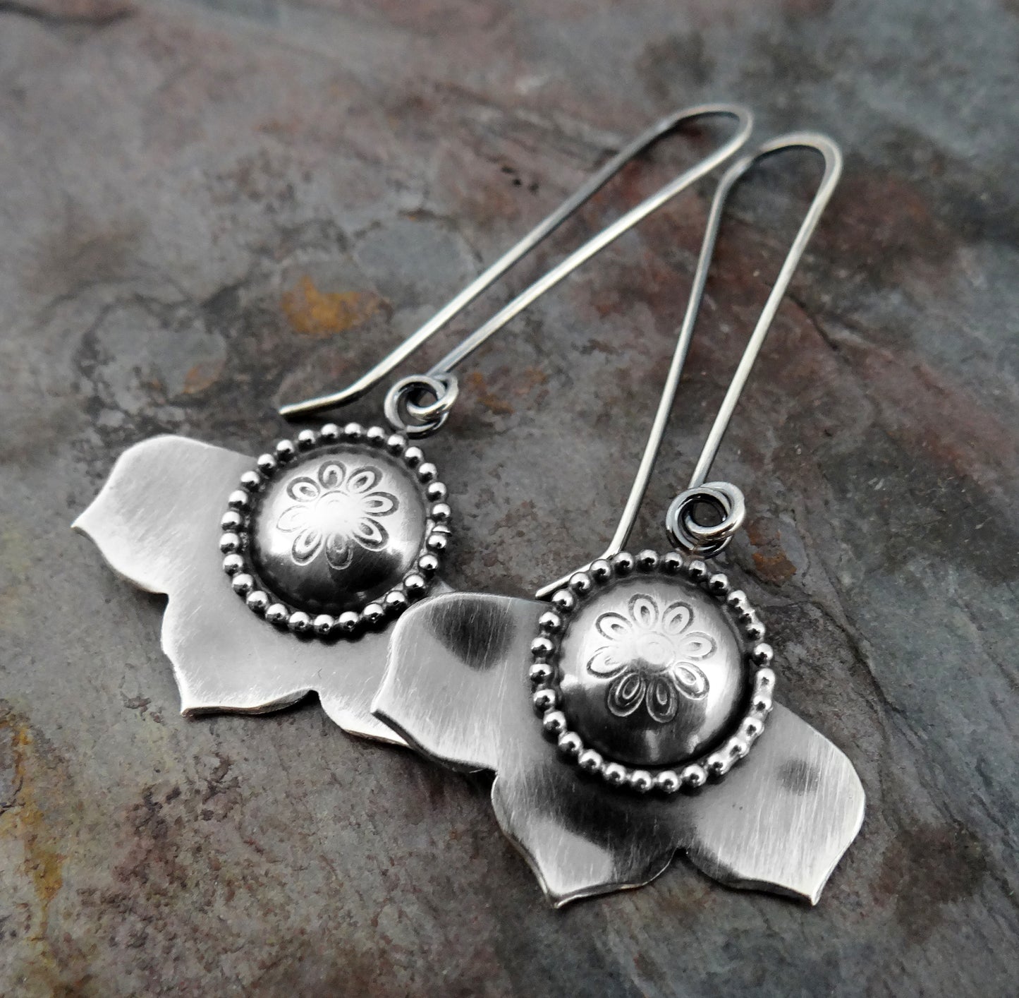 Flower Dangle Earrings || oxidized metalsmith earrings (6977)