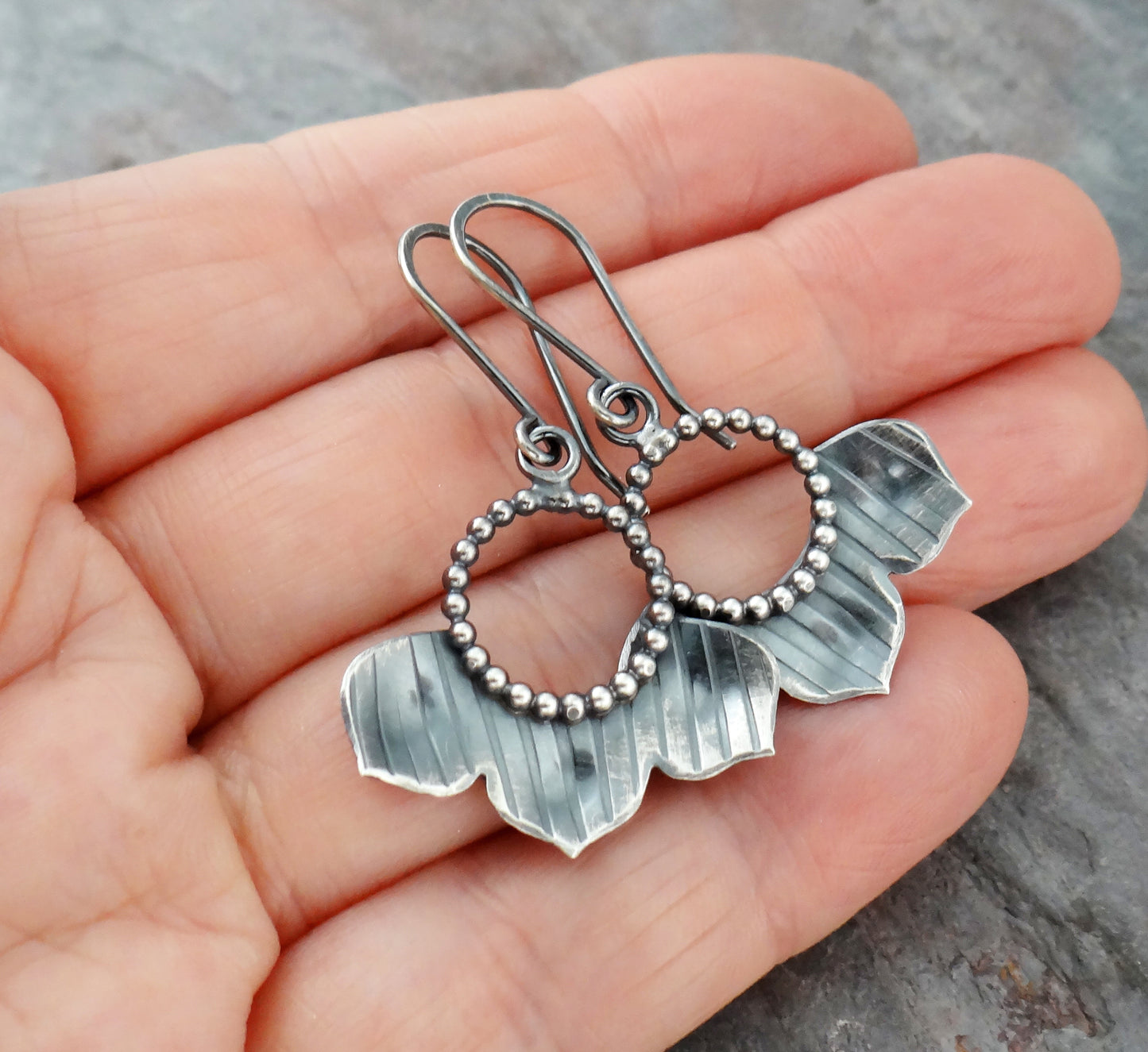 Short Stemmed Flower Dangle Earrings (7007)